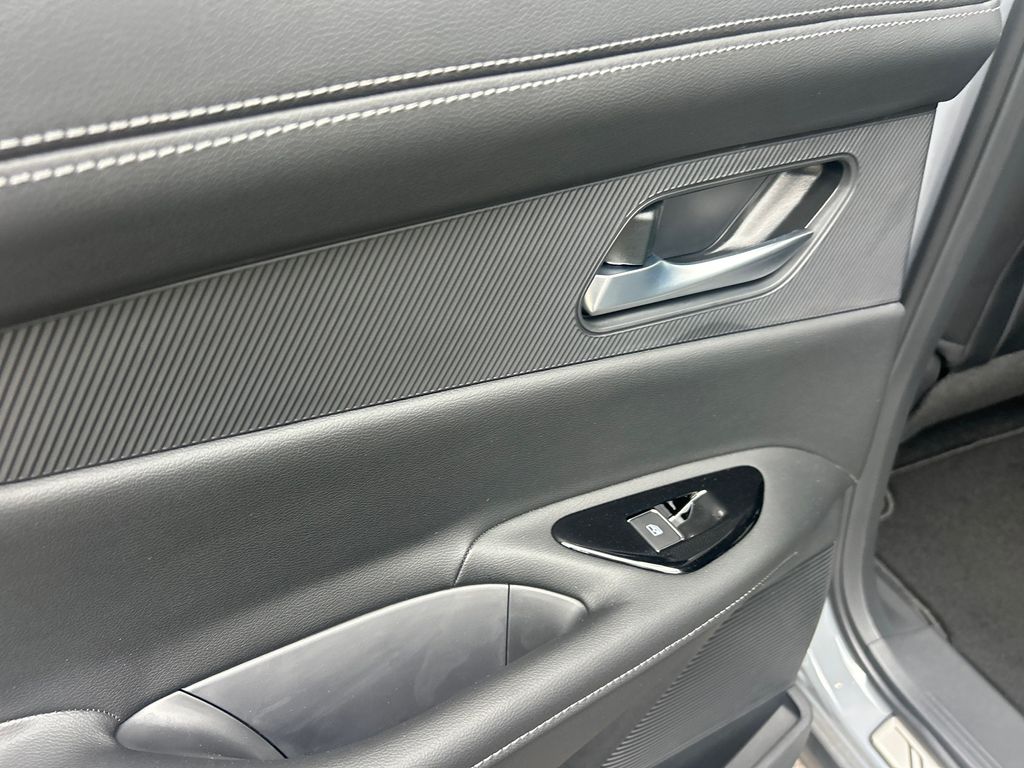 2025 Nissan Murano SL photo 13