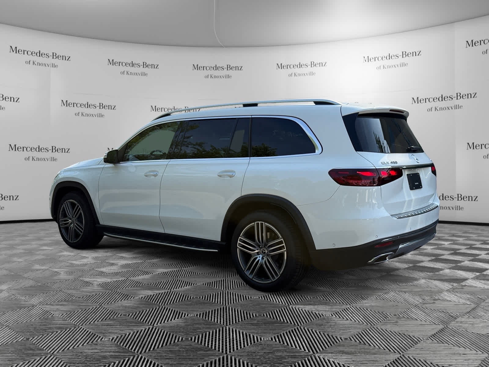 2025 Mercedes Benz GLS 450 4MATIC photo 3