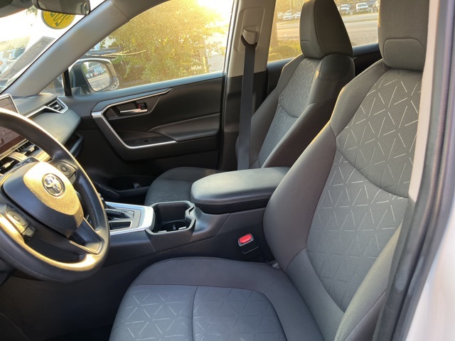2024 Toyota RAV4 XLE photo 6