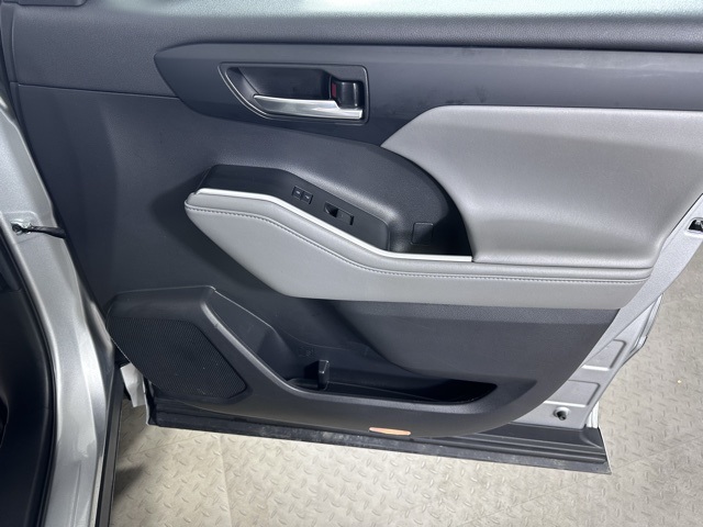 2021 Toyota Highlander XLE photo 8