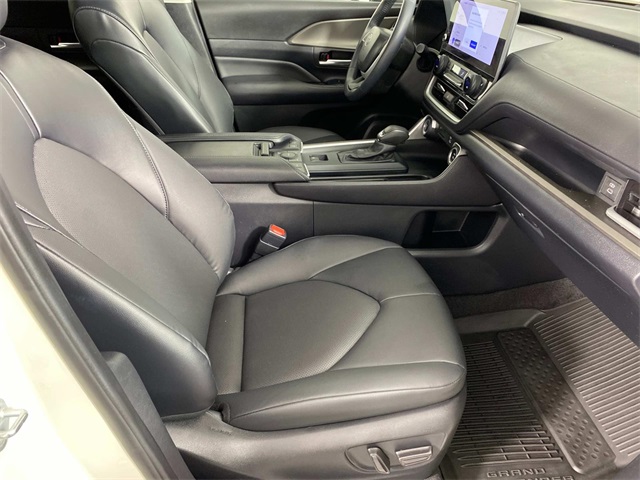 2024 Toyota Grand Highlander XLE photo 8