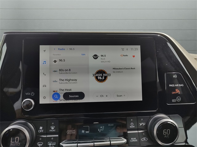 2024 Toyota Highlander LE photo 15