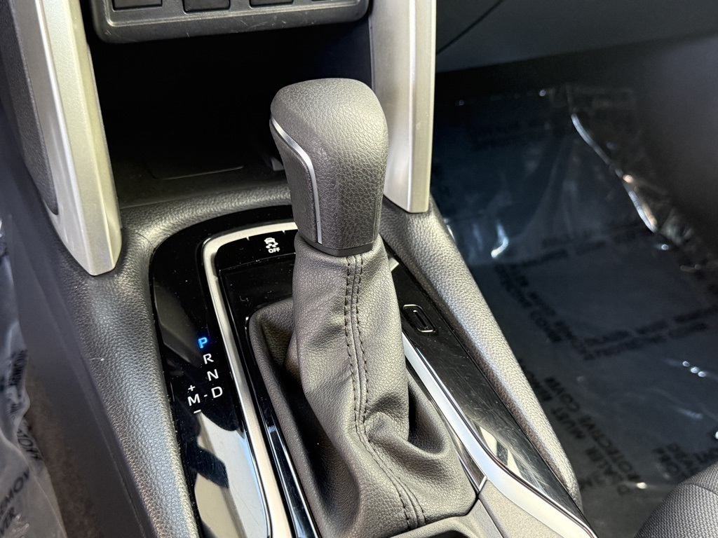 2022 Toyota Corolla Cross LE photo 19