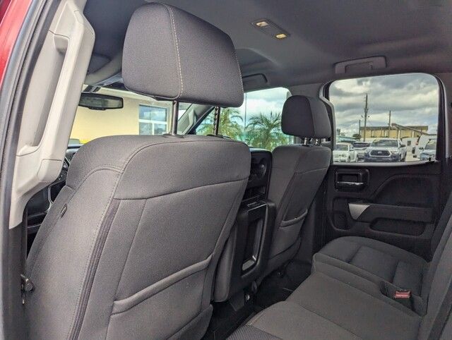 2018 Chevrolet Silverado LT photo 13