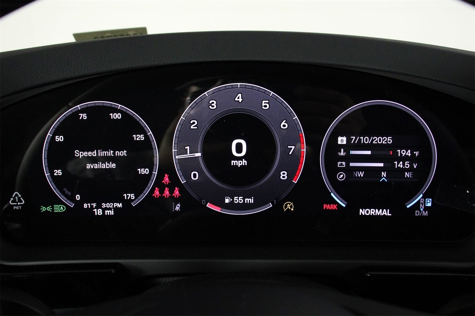 2025 Porsche Cayenne photo 13
