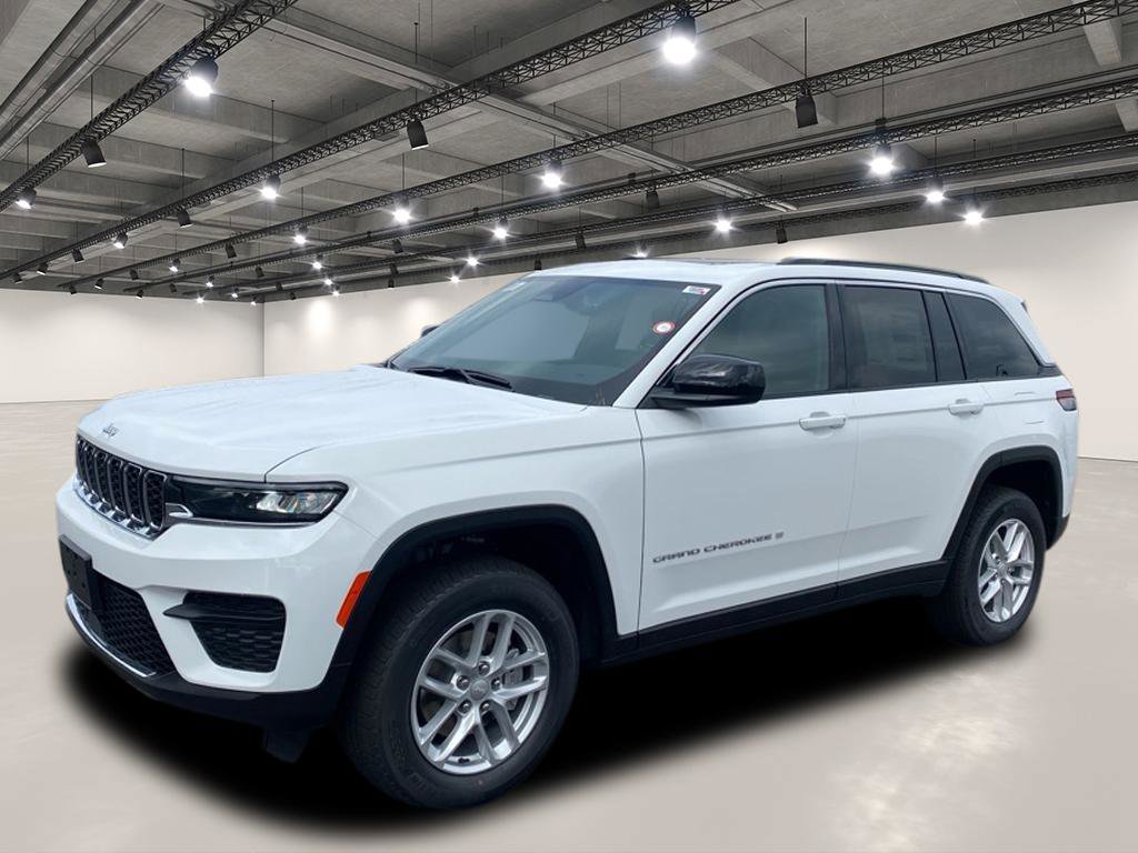 2025 Jeep Grand Cherokee Laredo X photo 2