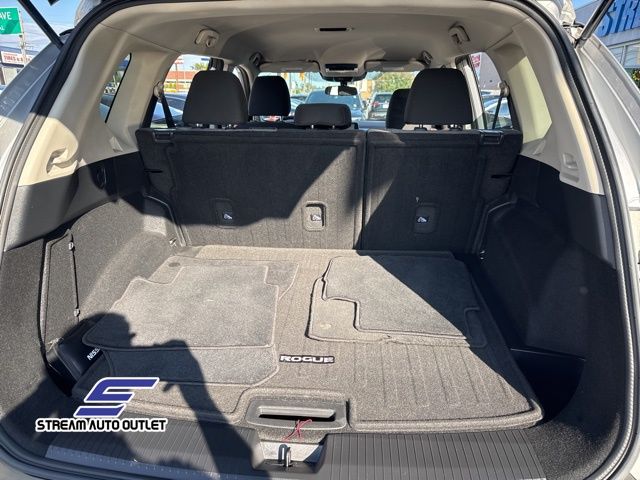 2021 Nissan Rogue SV photo 25