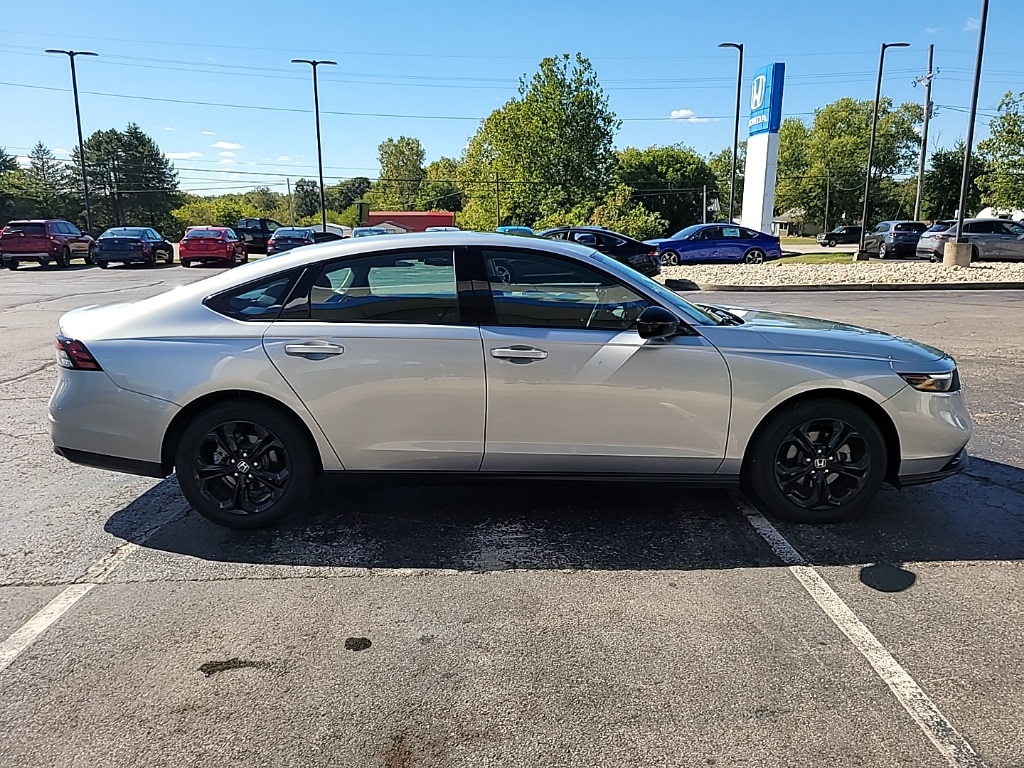 2025 Honda Accord SE photo 4