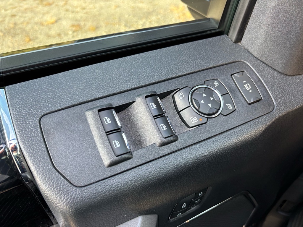 2022 Ford F-350 Lariat photo 7