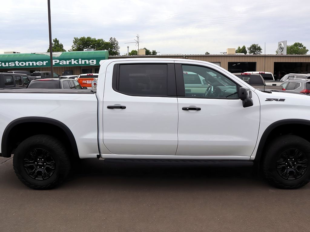 2023 Chevrolet Silverado 1500 ZR2 photo 2