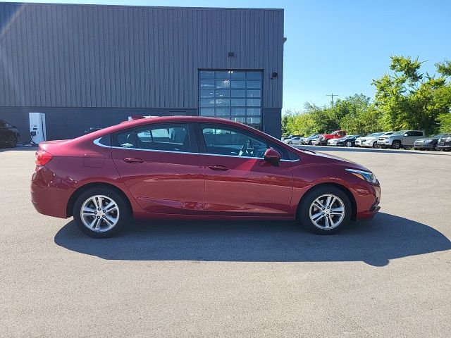 2018 Chevrolet Cruze LT photo 2