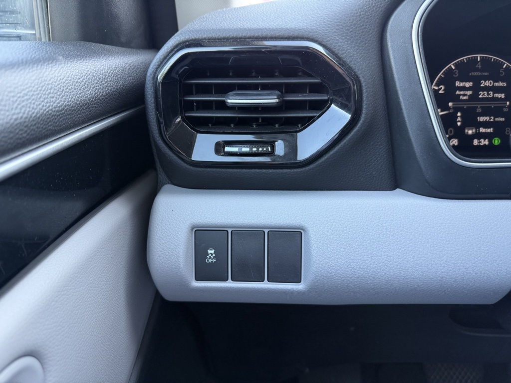 2023 Honda Pilot LX photo 13