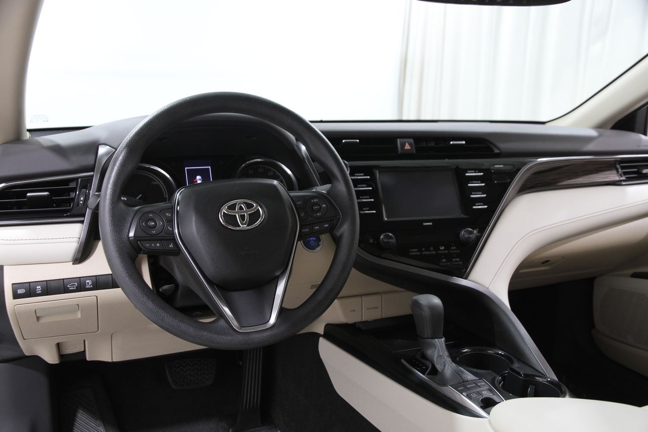 2020 Toyota Camry Hybrid LE photo 6