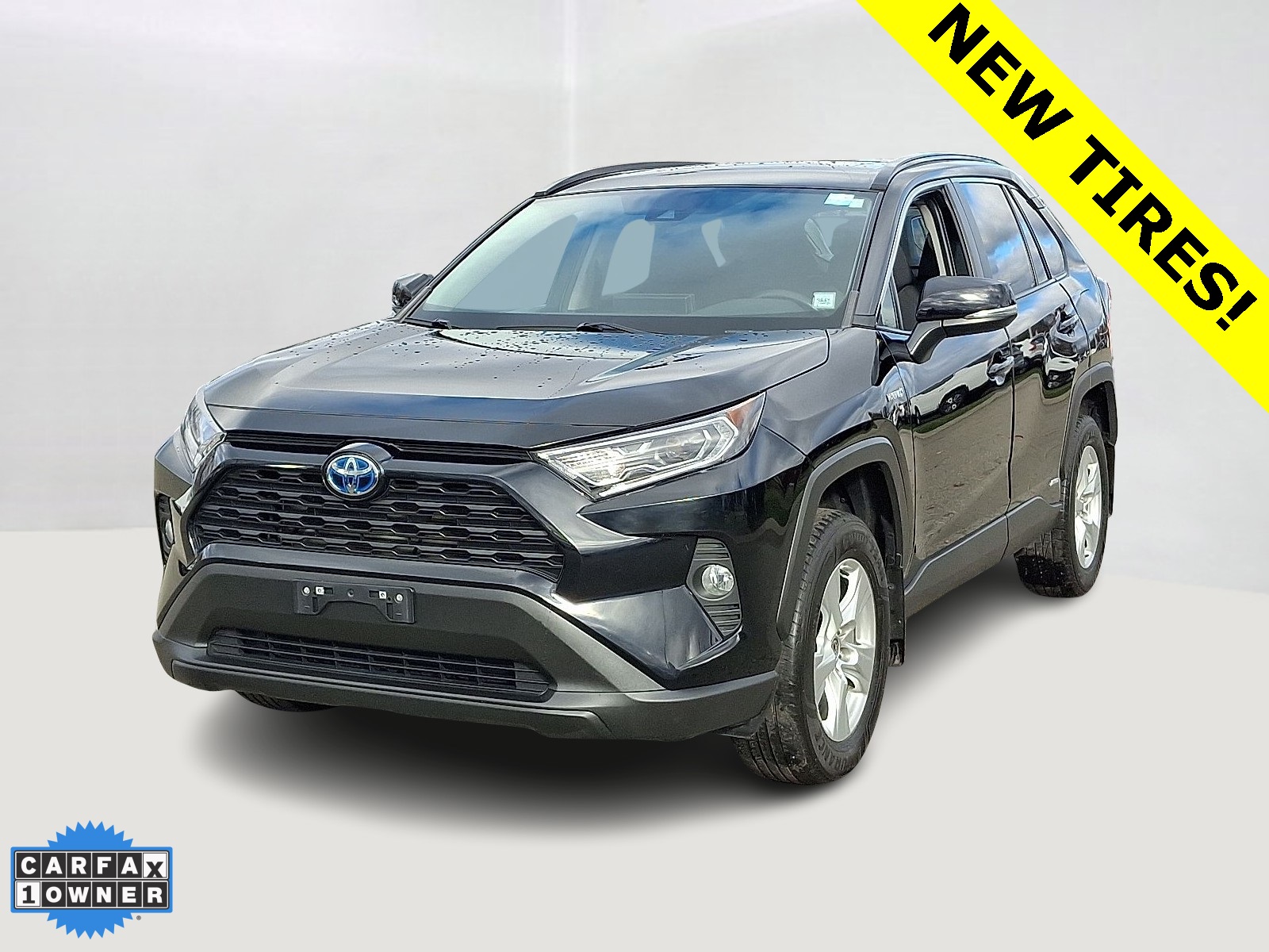 2021 Toyota RAV4 XLE's photo