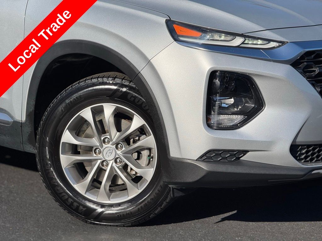 2019 Hyundai Santa Fe SE photo 3