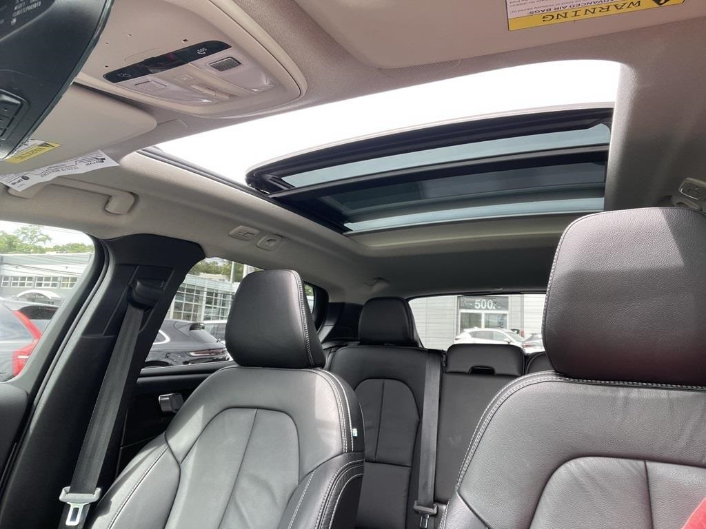 2023 Volvo XC40 Plus photo 16