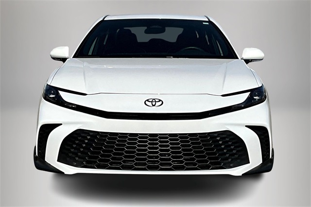 2025 Toyota Camry SE photo 3