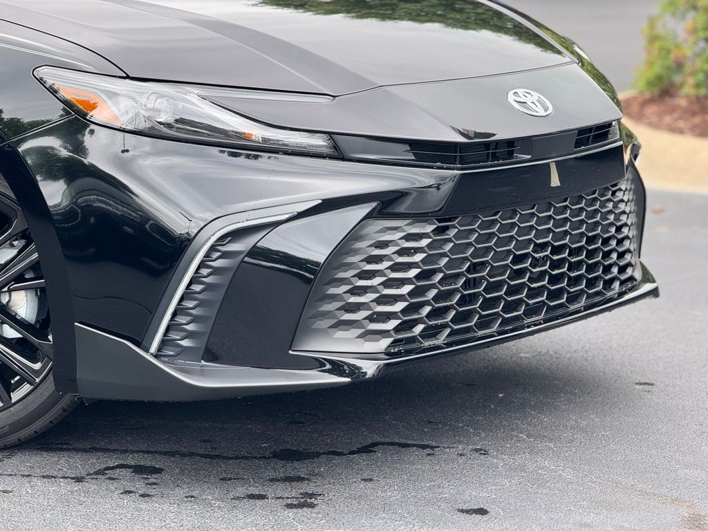 2025 Toyota Camry SE photo 4