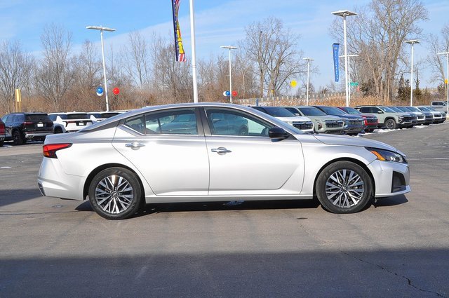 Used 2024 Nissan Altima SV with VIN 1N4BL4DV8RN378165 for sale in Milan, MI