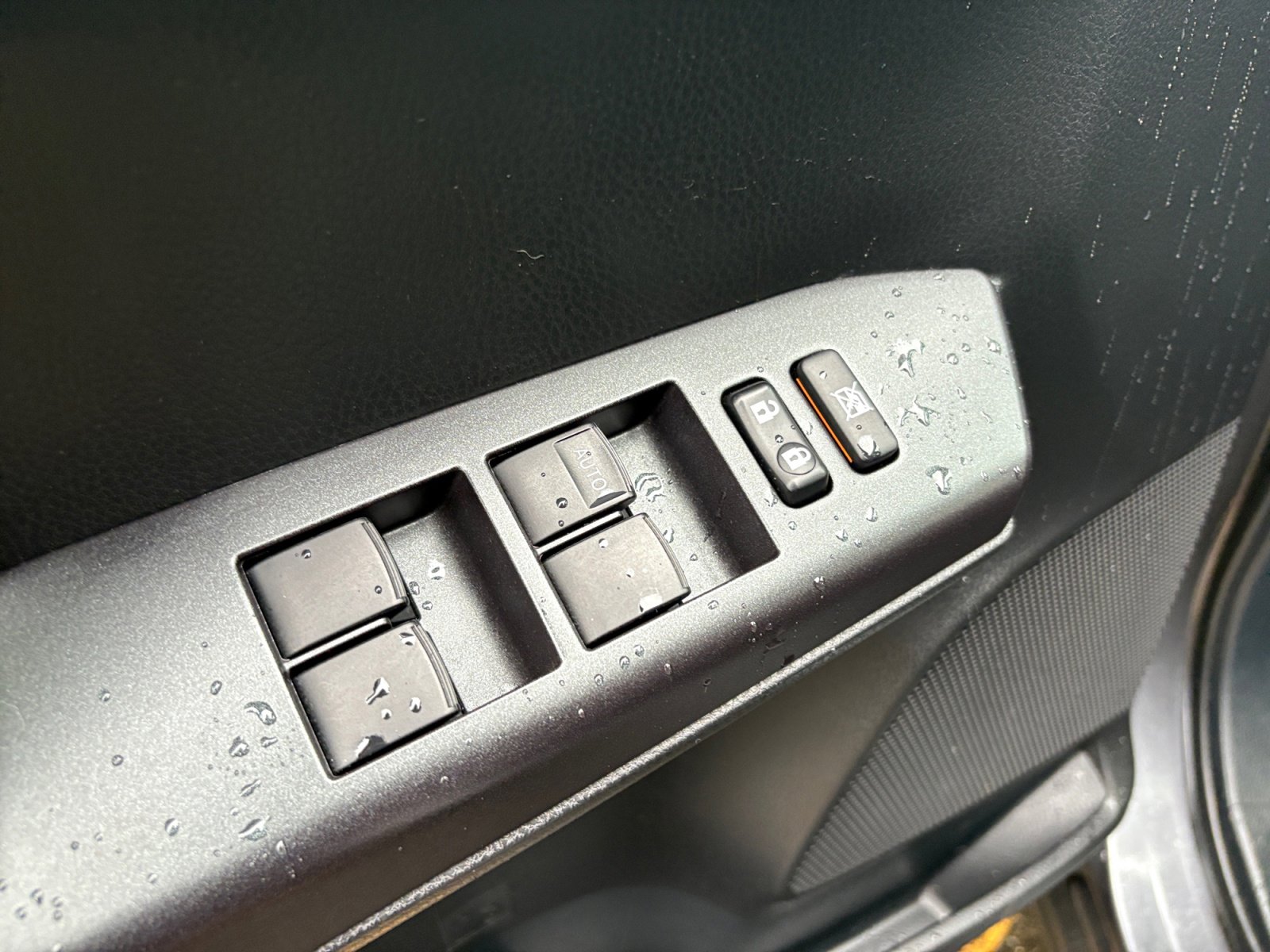 2018 Toyota RAV4 Hybrid XLE photo 23