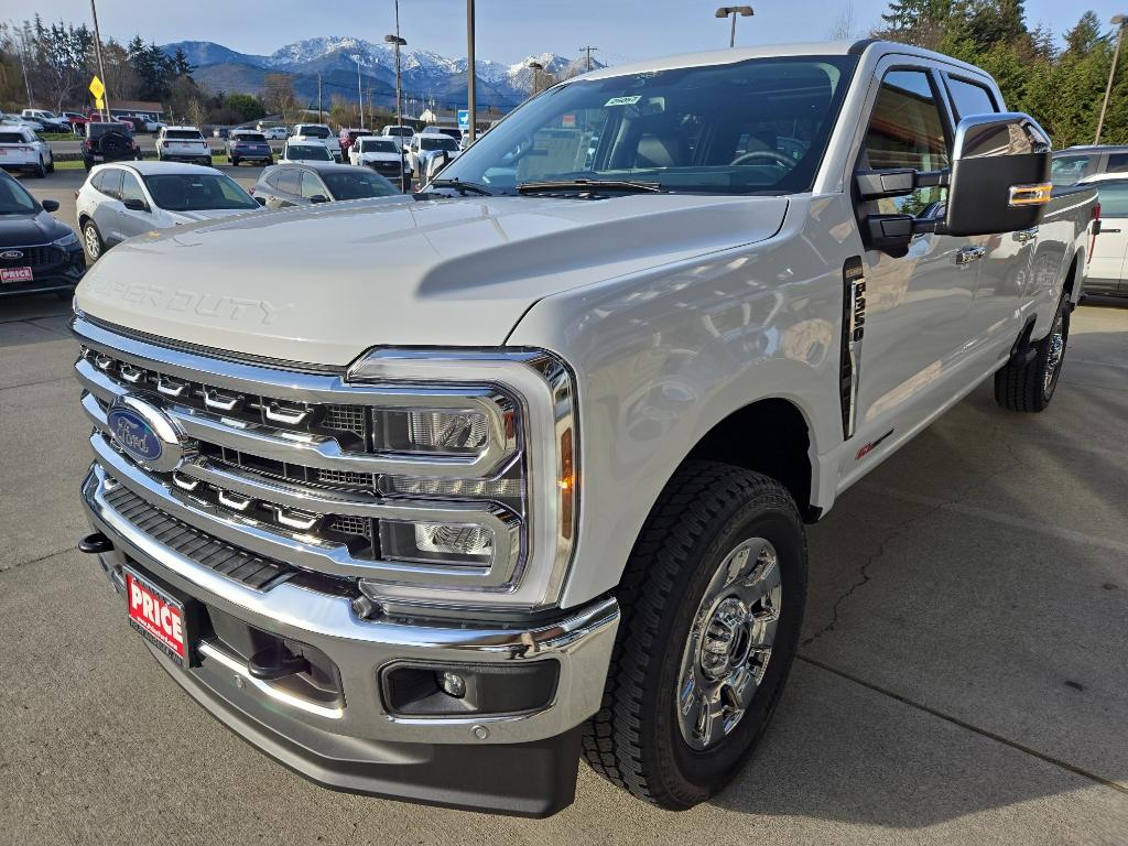 2025 Ford F-350 Lariat photo 2