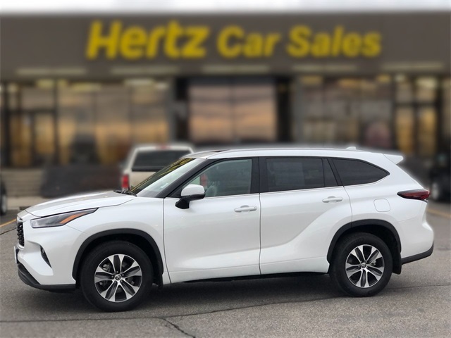 2025 Toyota Highlander XLE's photo