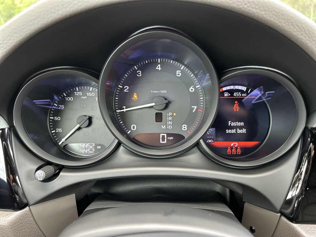 2025 Porsche Macan Base photo 19