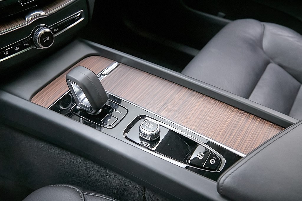 2024 VOLVO XC60 - Image 16