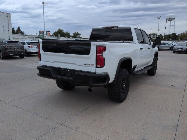 2024 Chevrolet Silverado 2500HD ZR2 photo 2