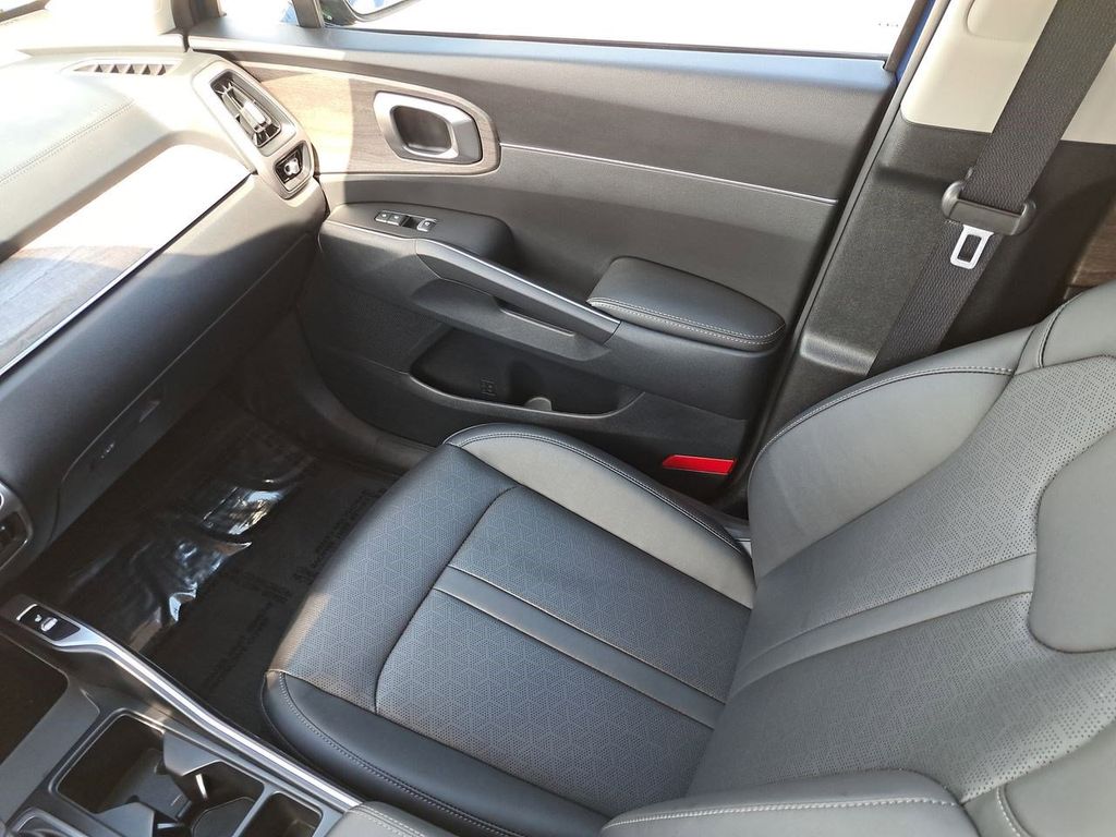 2023 Kia Sorento EX photo 17