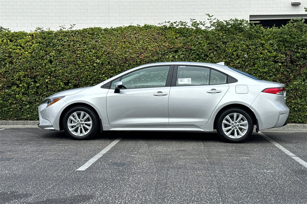 2025 Toyota Corolla LE photo 7