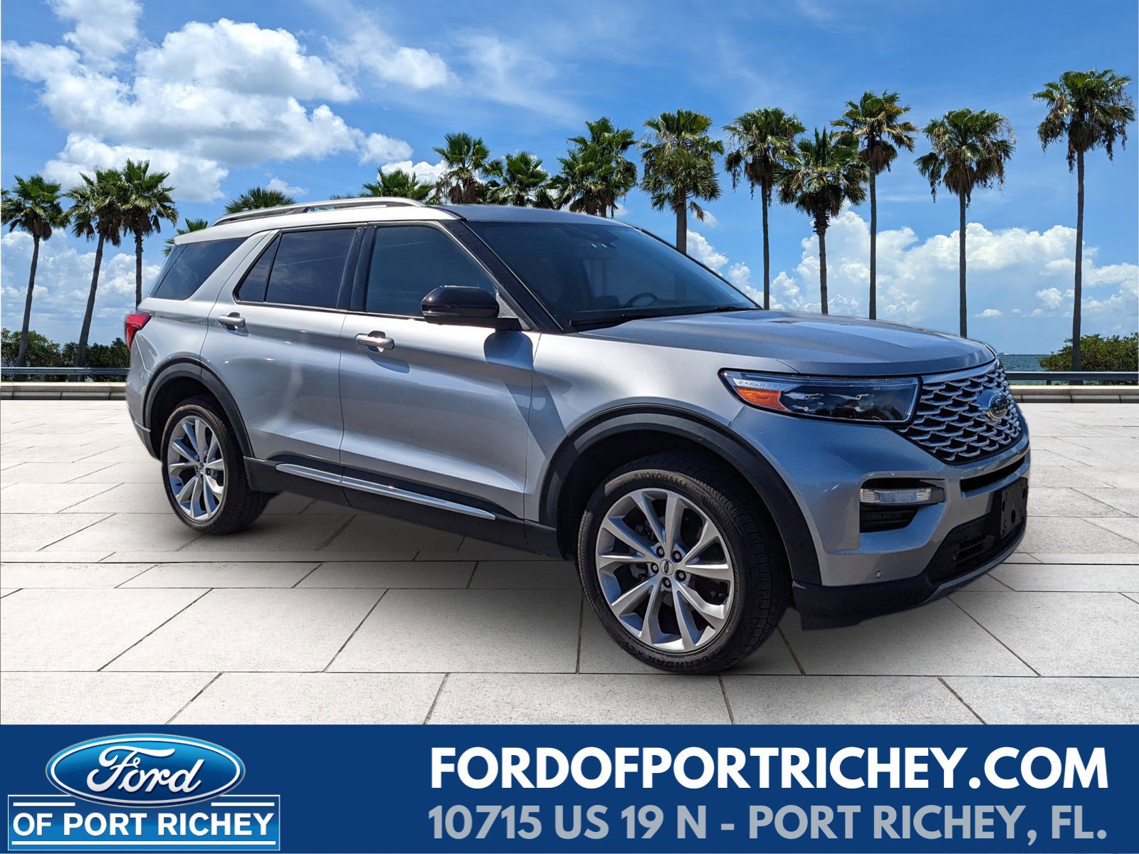 2022 Ford Explorer Platinum's photo