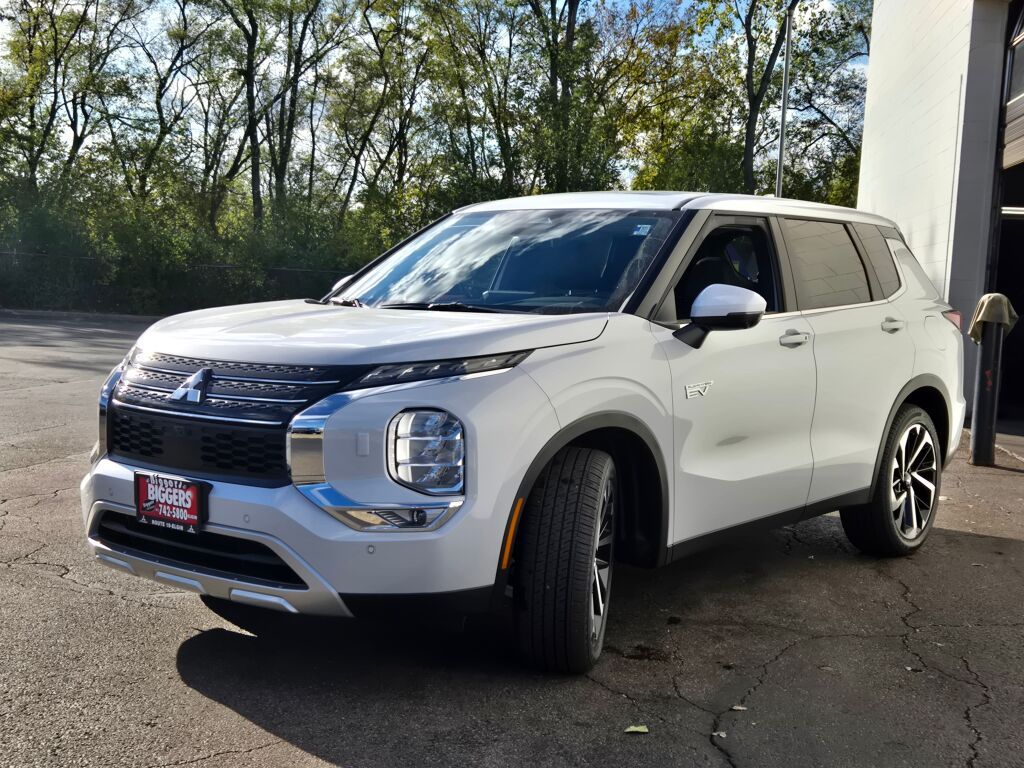 2025 Mitsubishi Outlander PHEV SE photo 3