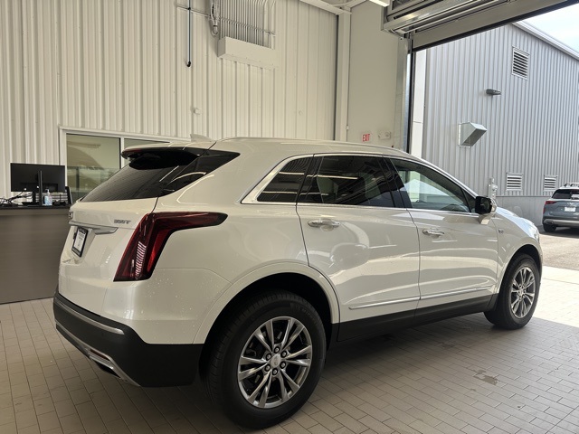 2022 Cadillac XT5 Premium Luxury photo 2