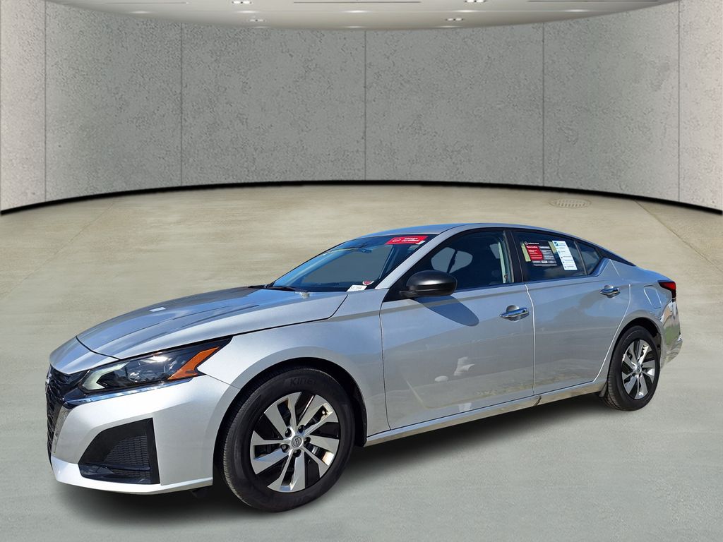 2025 Nissan Altima S's photo