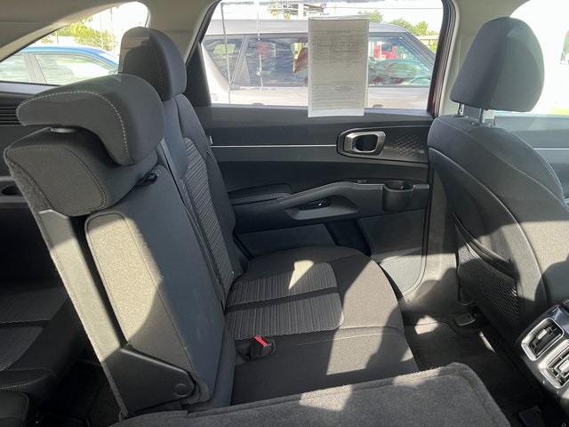 2025 Kia Sorento LX photo 8