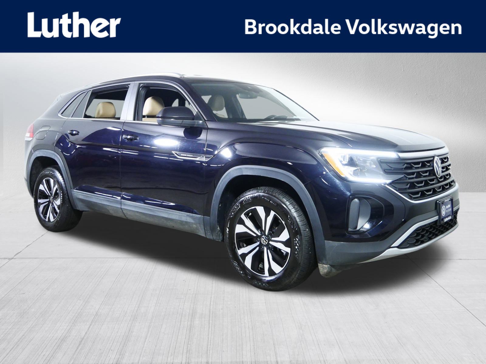 2025 Volkswagen Atlas Cross Sport SE's photo