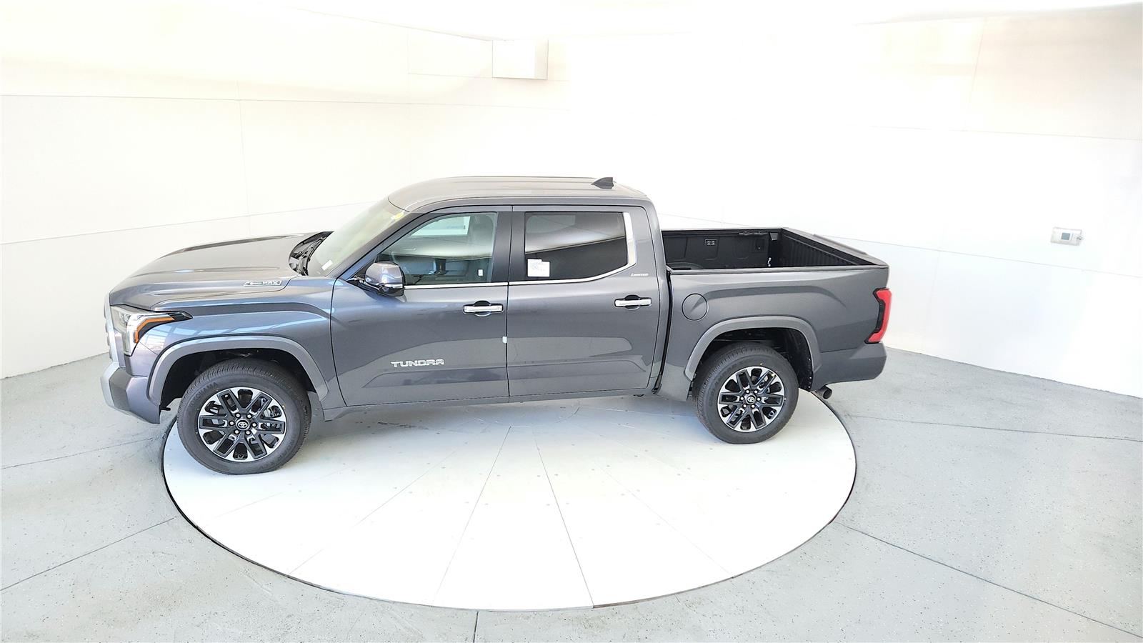 2025 Toyota Tundra Limited CrewMax photo 14