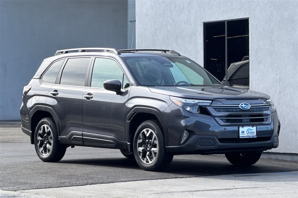 2026 Subaru Forester Premium photo 2