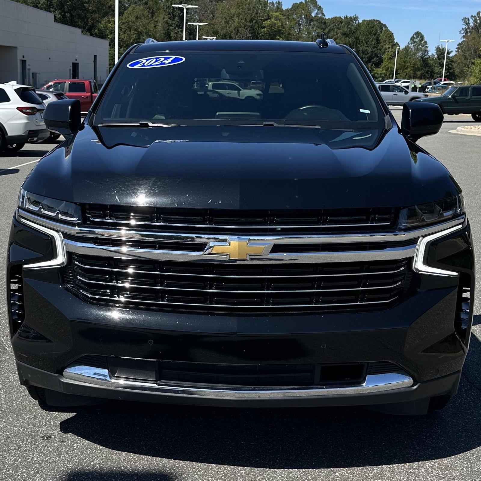 2024 Chevrolet Suburban LT photo 6