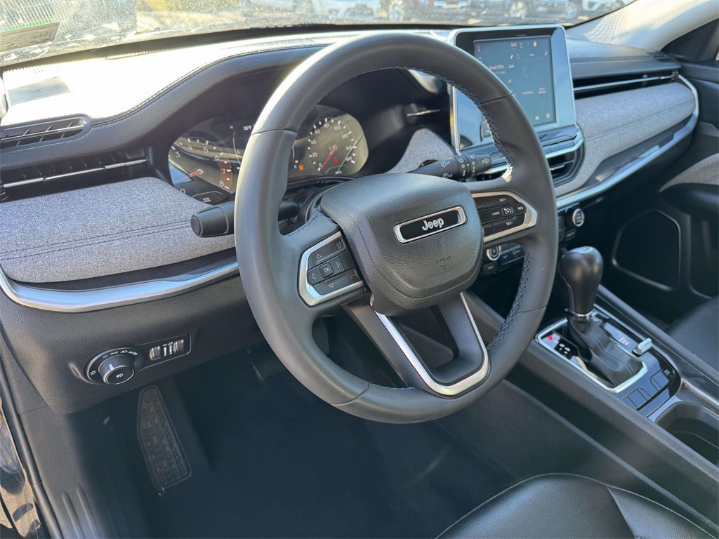 2022 Jeep Compass Latitude photo 2