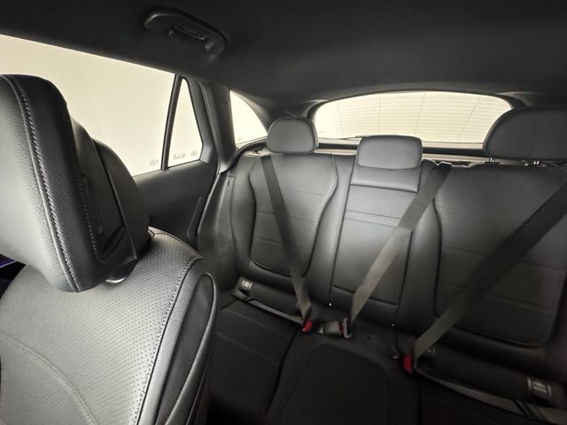 2025 Mercedes Benz GLC 300 photo 31