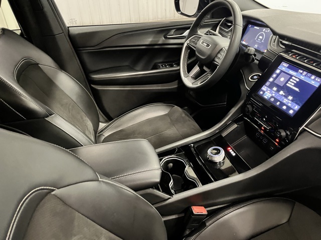 2023 Jeep Grand Cherokee Altitude photo 17