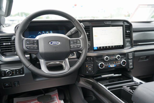 2025 FORD F-250 - Image 32