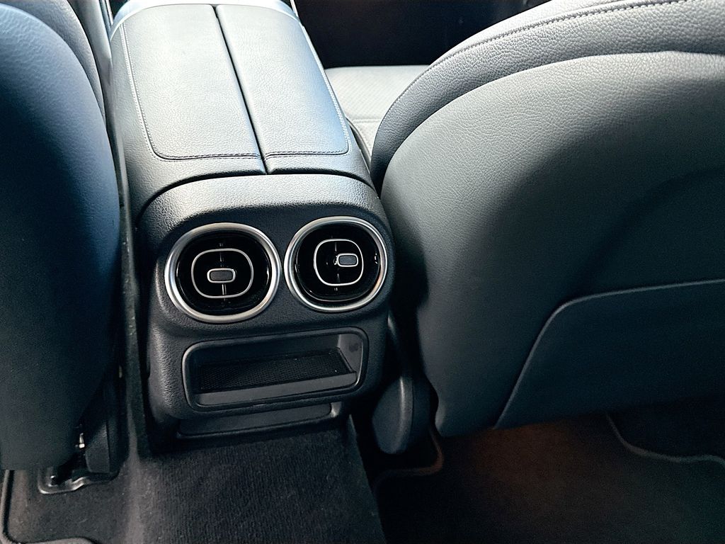 2024 Mercedes Benz GLC 300 photo 25