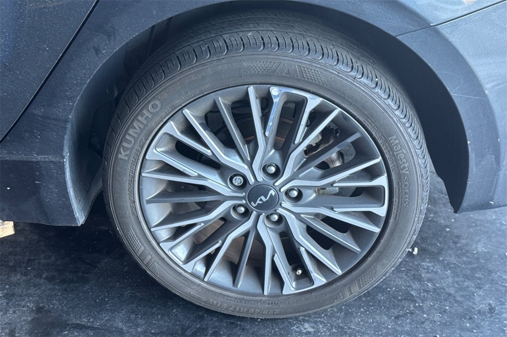 2023 Kia Forte GT-Line photo 2