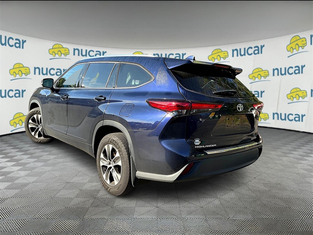 2020 Toyota Highlander XLE photo 2