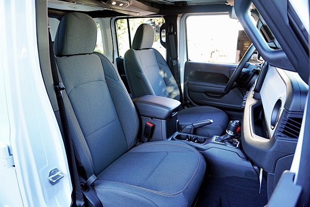 New 2026 Bright White Clear-Coat Exterior Paint Jeep Sport image 17