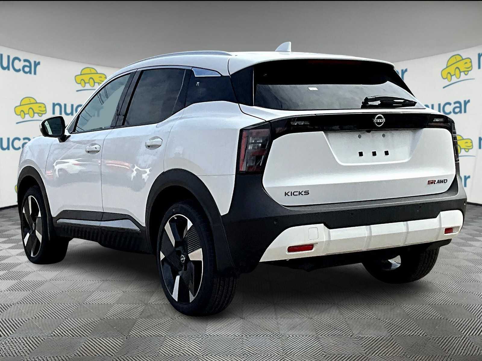 2025 Nissan Kicks SR photo 3