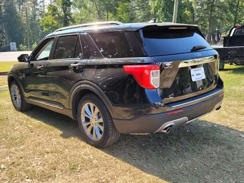 2023 Ford Explorer Limited photo 4